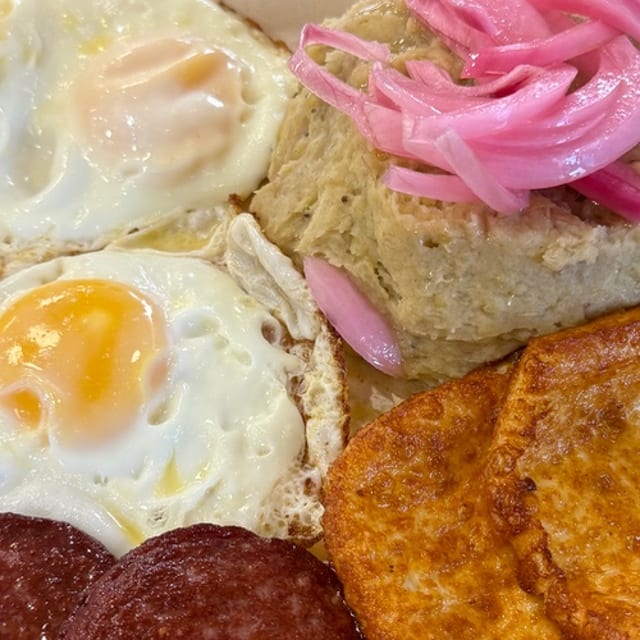 Mangú Tres Golpes.